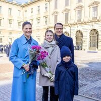 Victoria y Daniel de Suecia con sus hijos en el Día del Nombre en honor a Victoria de Suecia