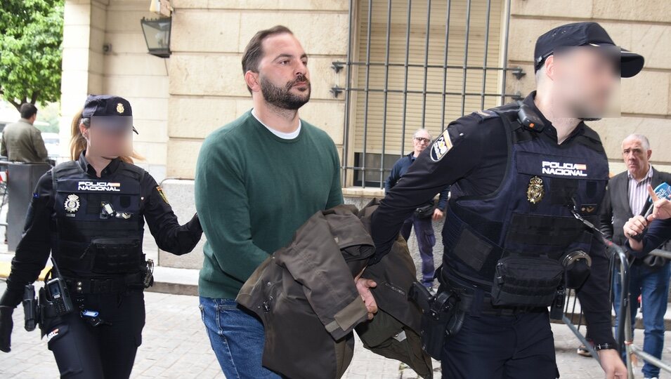 Antonio Tejado llegando a declarar a los Juzgados por el robo en casa de María del Monte