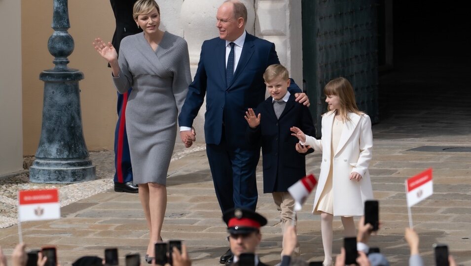 Alberto y Charlene de Mónaco y sus hijos en el 66 cumpleaños de Alberto de Mónaco