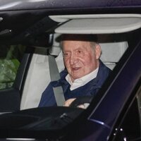 El Rey Juan Carlos en coche tras una cena en Cambados