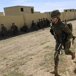 La Princesa Leonor con uniforme militar y fusil en el Campo de Maniobras San Gregorio de la Academia de Zaragoza