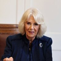 La Reina Camilla sigue con su agenda realizando una visita a la Isla de Man