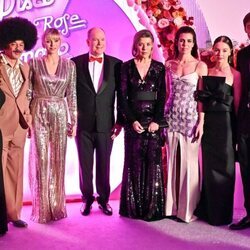 Gloria Gaynor, Christian Louboutin, Alberto, Charlene y Carolina de Mónaco, Carlota Casiraghi, Alexandra de Hannover y Ben Sylvester Strautmann en el Baile