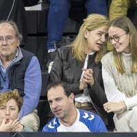 La complicidad de la Infanta Cristina y Johanna Zott en un partido de Pablo Urdangarin