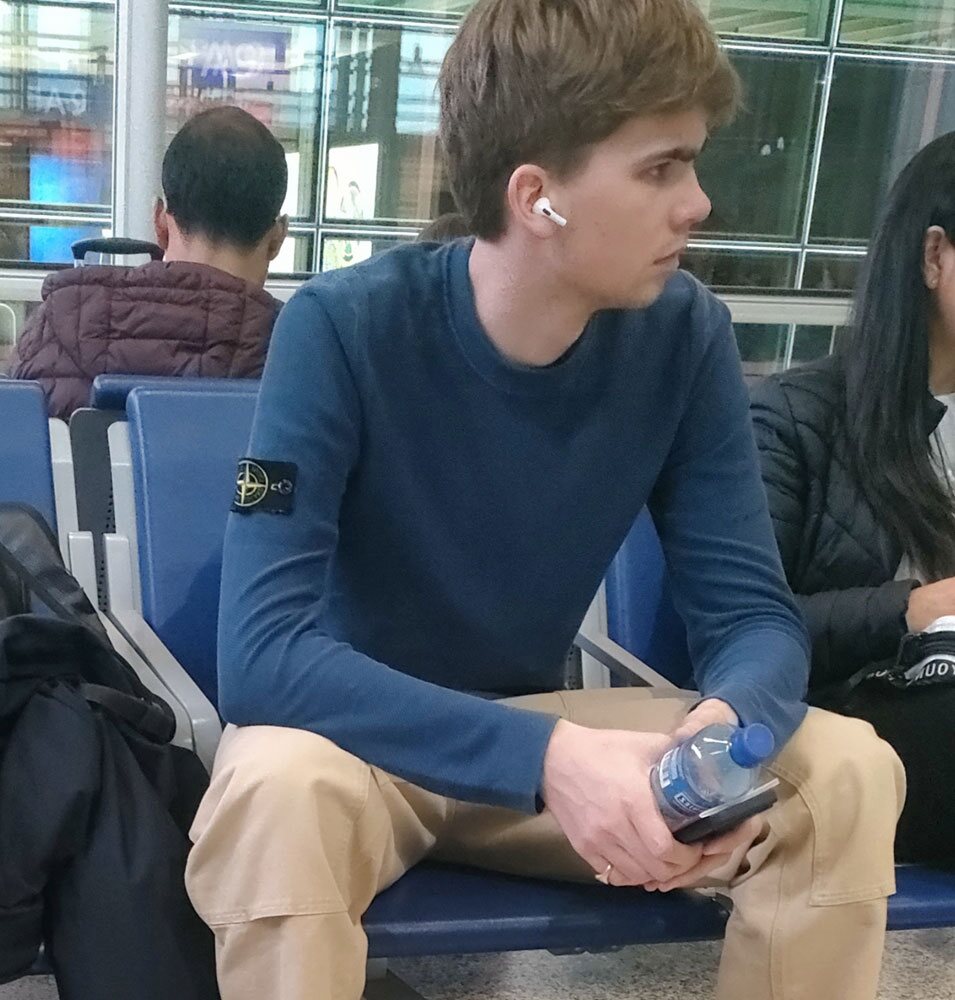 Miguel Urdangarin en el aeropuerto de Ginebra antes de coger un vuelo a Madrid