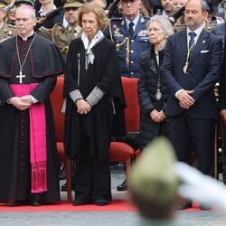 La Reina Sofía y su hermana Irene en la procesión del Cristo de Mena en la Semana Santa de Málaga 2024