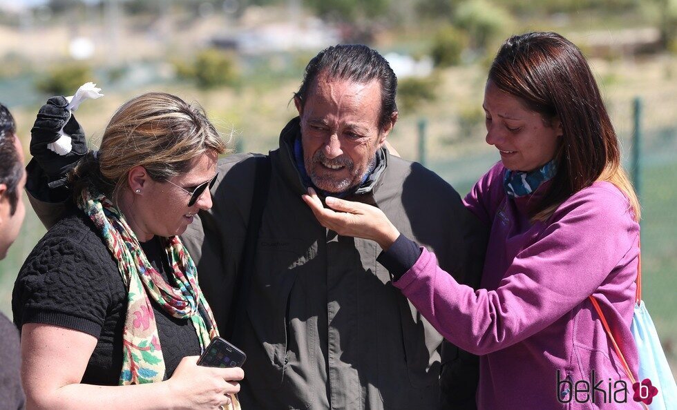 Julián Muñoz con sus hijas durante un permiso penitenciario en 2016