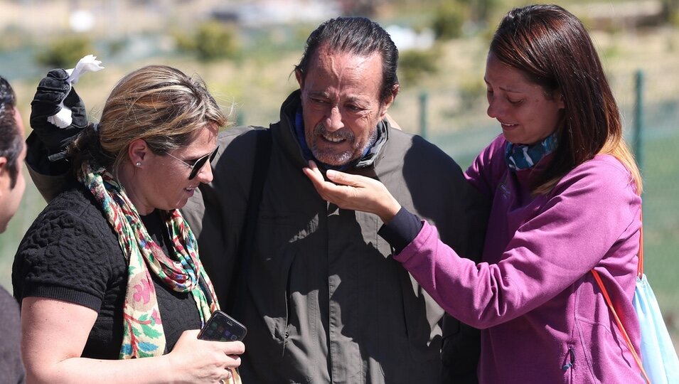 Julián Muñoz con sus hijas durante un permiso penitenciario en 2016