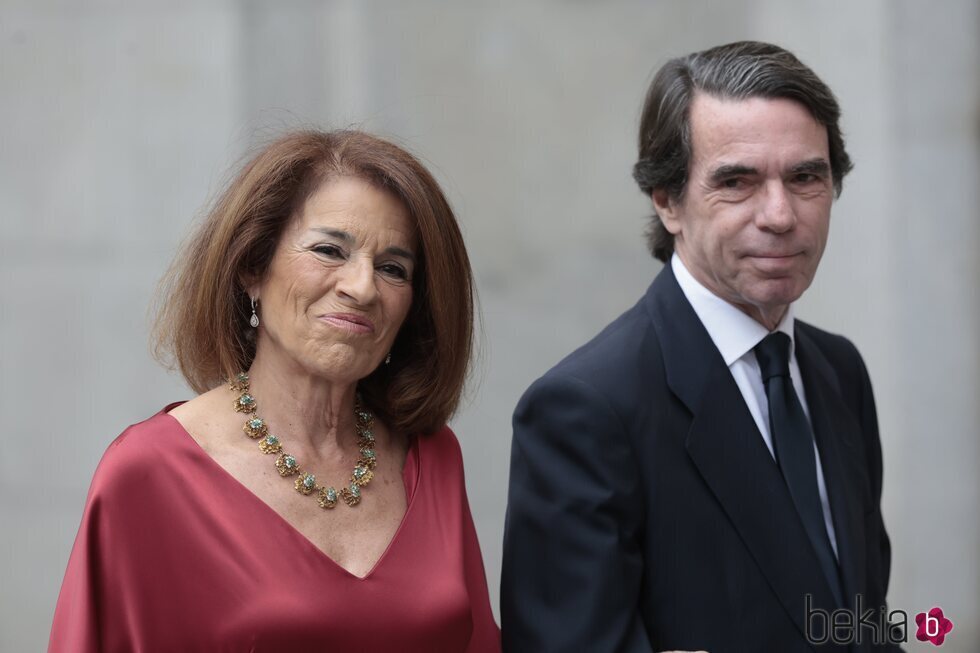 Ana Botella y José María Aznar en la boda de José Luis Martínez-Almeida y Teresa Urquijo