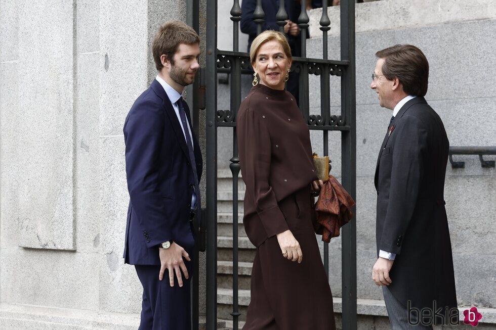 La Infanta Cristina y Juan Urdangarin en la boda de José Luis Martínez-Almeida y Teresa Urquijo