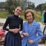 Carla Pereyra y la Reina Sofía en la boda de Almeida y Teresa Urquijo