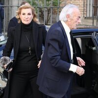 María Zurita y su padre, Carlos Zurita, en el funeral de Fernando Gómez-Acebo