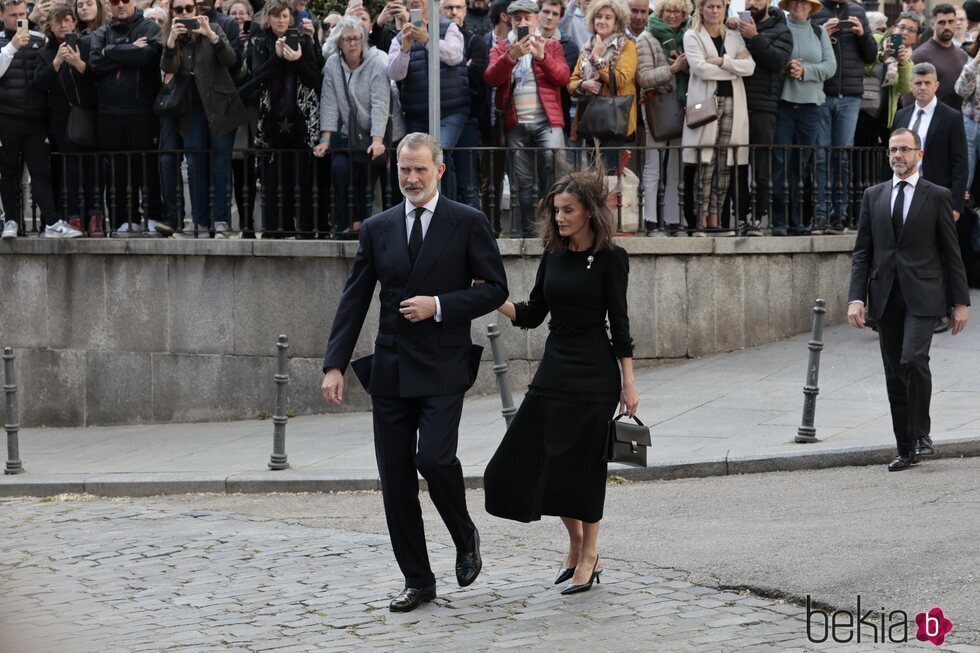 Los Reyes son fotografiados llegando al funeral de Fernando Gómez-Acebo