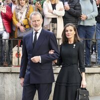 Los Reyes Felipe y Letizia en la misa funeral de Fernando Gómez-Acebo