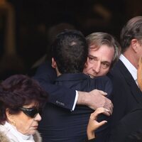 Froilán y Victoria Federica muestran su cariño a Beltrán Gómez-Acebo en el funeral de Fernando Gómez-Acebo