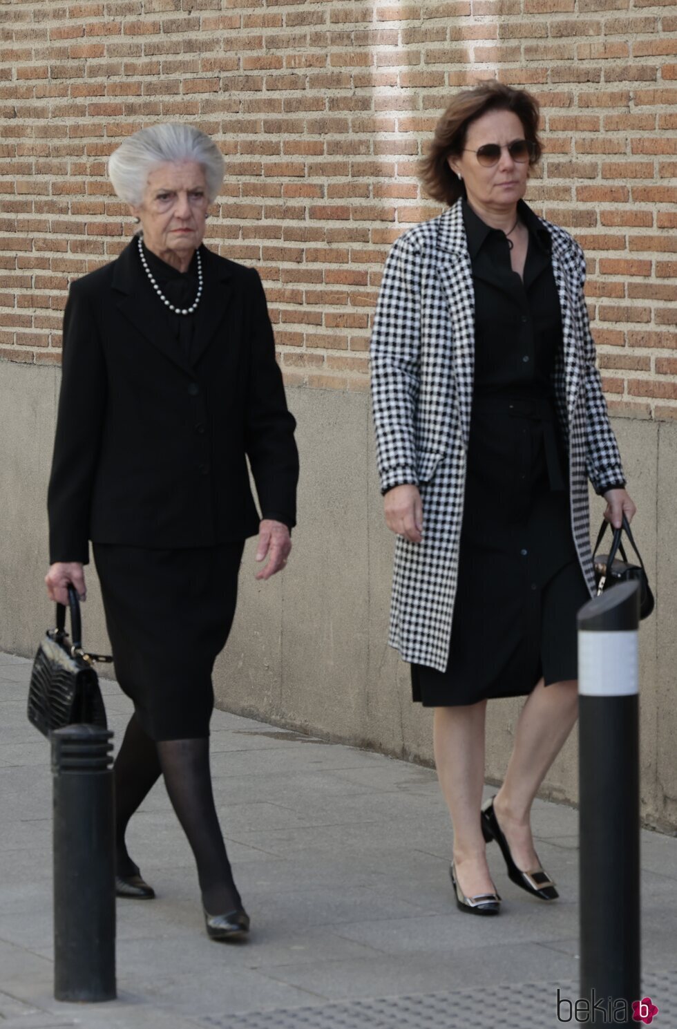 Teresa de Borbón-Dos Sicilias y su hija en la misa funeral por Fernando Gómez-Acebo