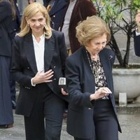 La Reina Sofía y la Infanta Cristina en la misa funeral de Fernando Gómez-Acebo