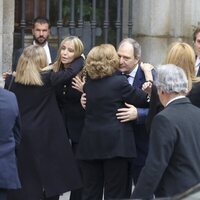 La Reina Sofía saluda a Juan Gómez-Acebo y la Infanta Cristina saluda a Simoneta Gómez-Acebo en la misa funeral por Fernando Gómez-Acebo