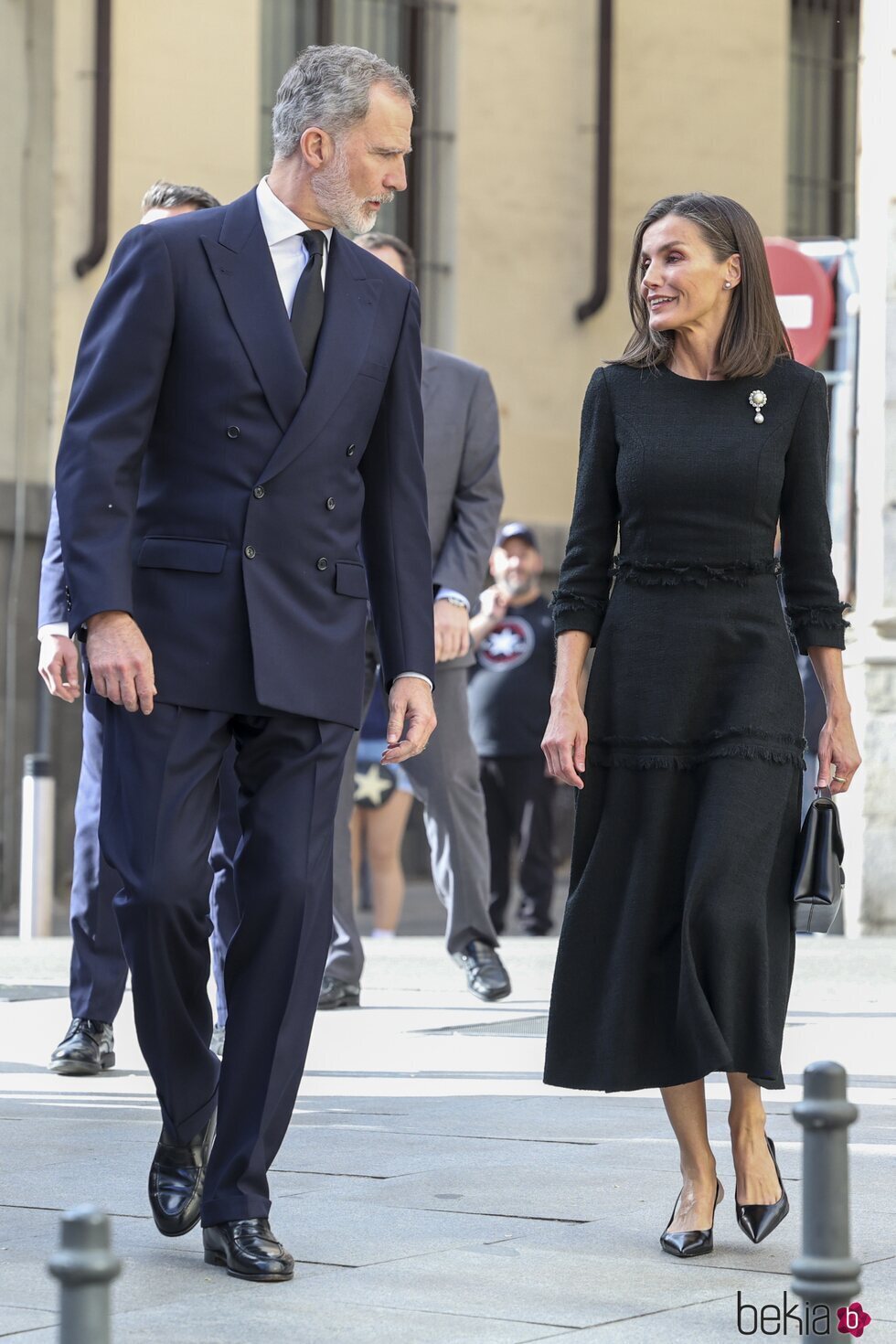 Los Reyes Felipe y Letizia, muy cómplices en la misa funeral por Fernando Gómez-Acebo