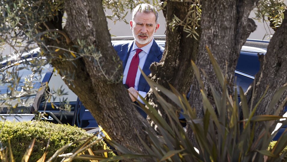 El Rey Felipe VI visita a la Reina Sofía en el hospital