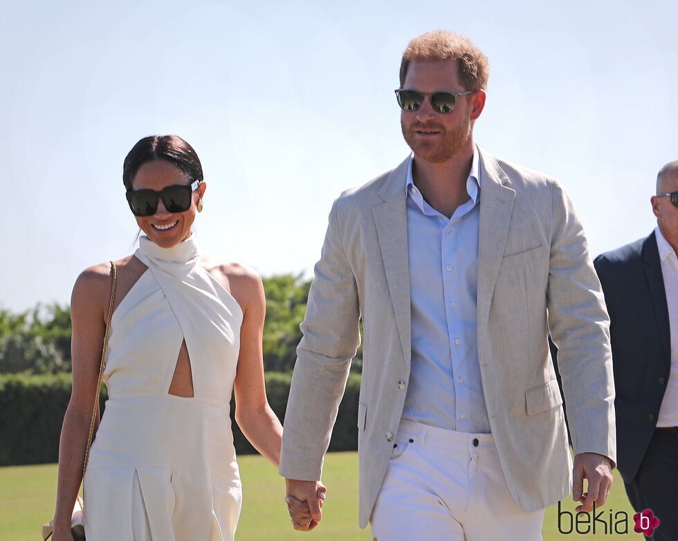 El Príncipe Harry y Meghan Markle en el Royal Salute Polo Challenge