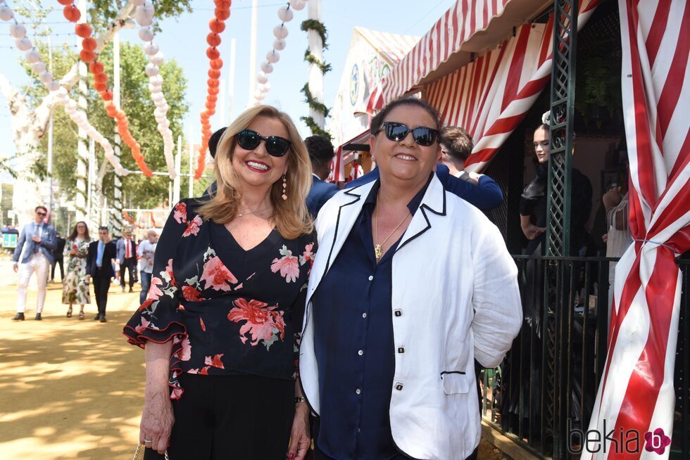 María del Monte e Inmaculada Casal en la fiesta de 'El Turronero' en la Feria de Sevilla 2024