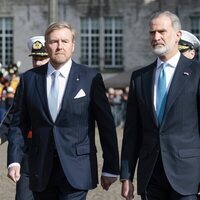 Guillermo Alejandro de Holanda y Felipe VI en la bienvenida a los Reyes de España por su Visita de Estado a Países Bajos