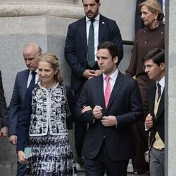 La Infanta Cristina, la Infanta Elena, Froilán y Juan Urquijo en Almeida y Teresa Urquijo