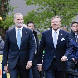 El Rey Felipe VI y Guillermo Alejandro de Holanda en la Fundación Cruyff