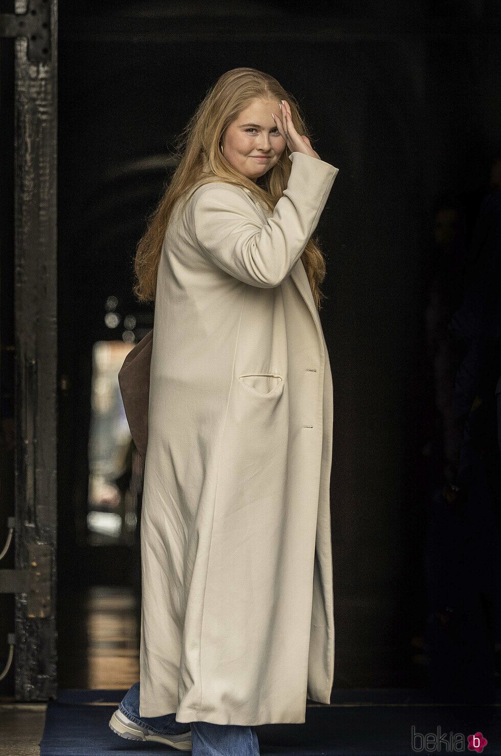 Amalia de Holanda a su llegada al Palacio Real de Amsterdam para la cena de gala a los Reyes Felipe y Letizia