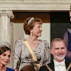 Margarita de Holanda y Amalia de Holanda se sonríen en la cena de gala por la Visita de Estado de los Reyes de España a Países Bajos