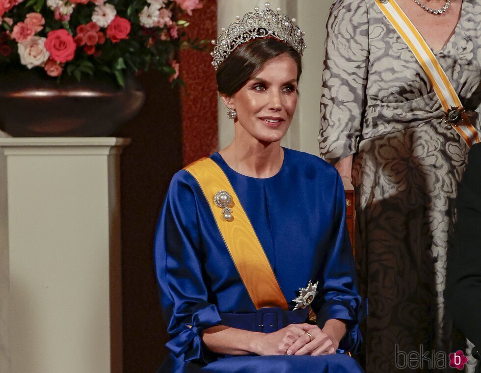 La Reina Letizia con la Tiara Rusa, el broche y los pendientes de pasar en la cena de gala por su Visita de Estado a Países Bajos