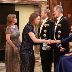 La Reina Letizia sentada en el besamanos en la cena de gala por su Visita de Estado a Países Bajos