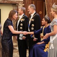 La Reina Letizia sentada en el besamanos en la cena de gala por su Visita de Estado a Países Bajos