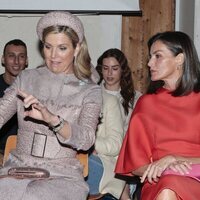 Máxima de Holanda hablando con la Reina Letizia en la Visita de Estado de los Reyes de España en Países Bajos