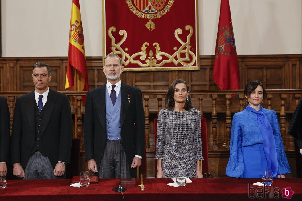 Pedro Sánchez y los Reyes Felipe y Letizia e Isabel Díaz Ayuso en la entrega del Premio Cervantes 2023