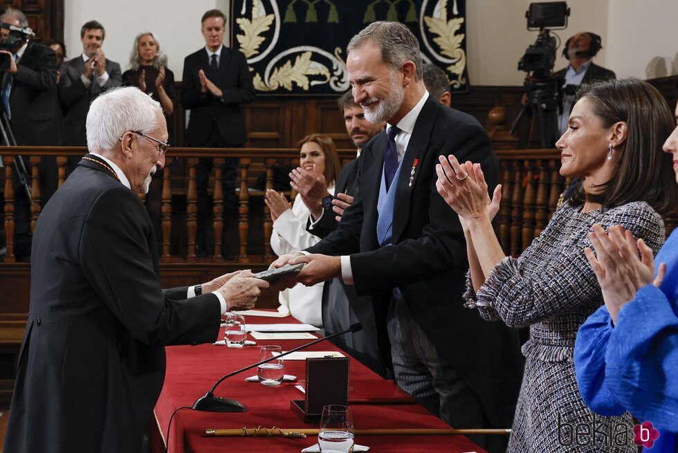 El Rey Felipe VI entrega a Luis Mateo Díez el Premio Cervantes 2023