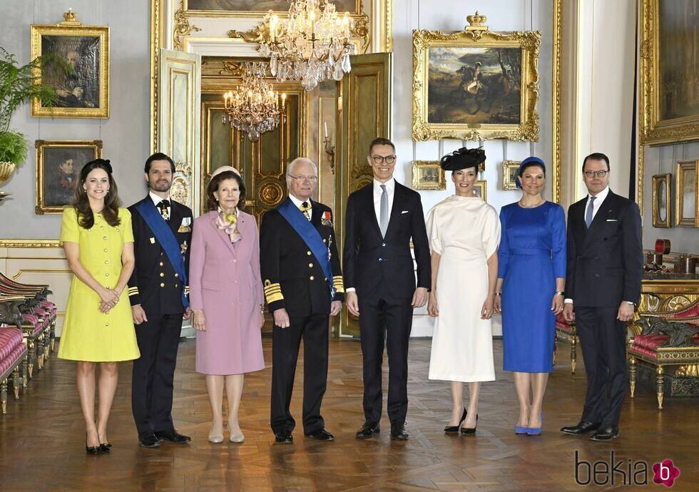 La Familia Real Sueca en la bienvenida al Presidente de Finladia y a su esposa por Su Visita de Estado a Suecia