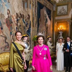 La Primera Dama de Finlandia, Silvia de Suecia y Victoria y Daniel de Suecia en la cena de gala por la Visita de Estado del Presidente de Finlandia