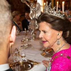 Silvia de Suecia con la Tiara de las Nueve Puntas en la cena de gala por la Visita de Estado del Presidente de Finlandia a Suecia