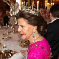 Silvia de Suecia con la Tiara de las Nueve Puntas en la cena de gala por la Visita de Estado del Presidente de Finlandia a Suecia