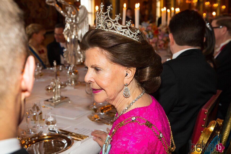 Silvia de Suecia con la Tiara de las Nueve Puntas en la cena de gala por la Visita de Estado del Presidente de Finlandia a Suecia