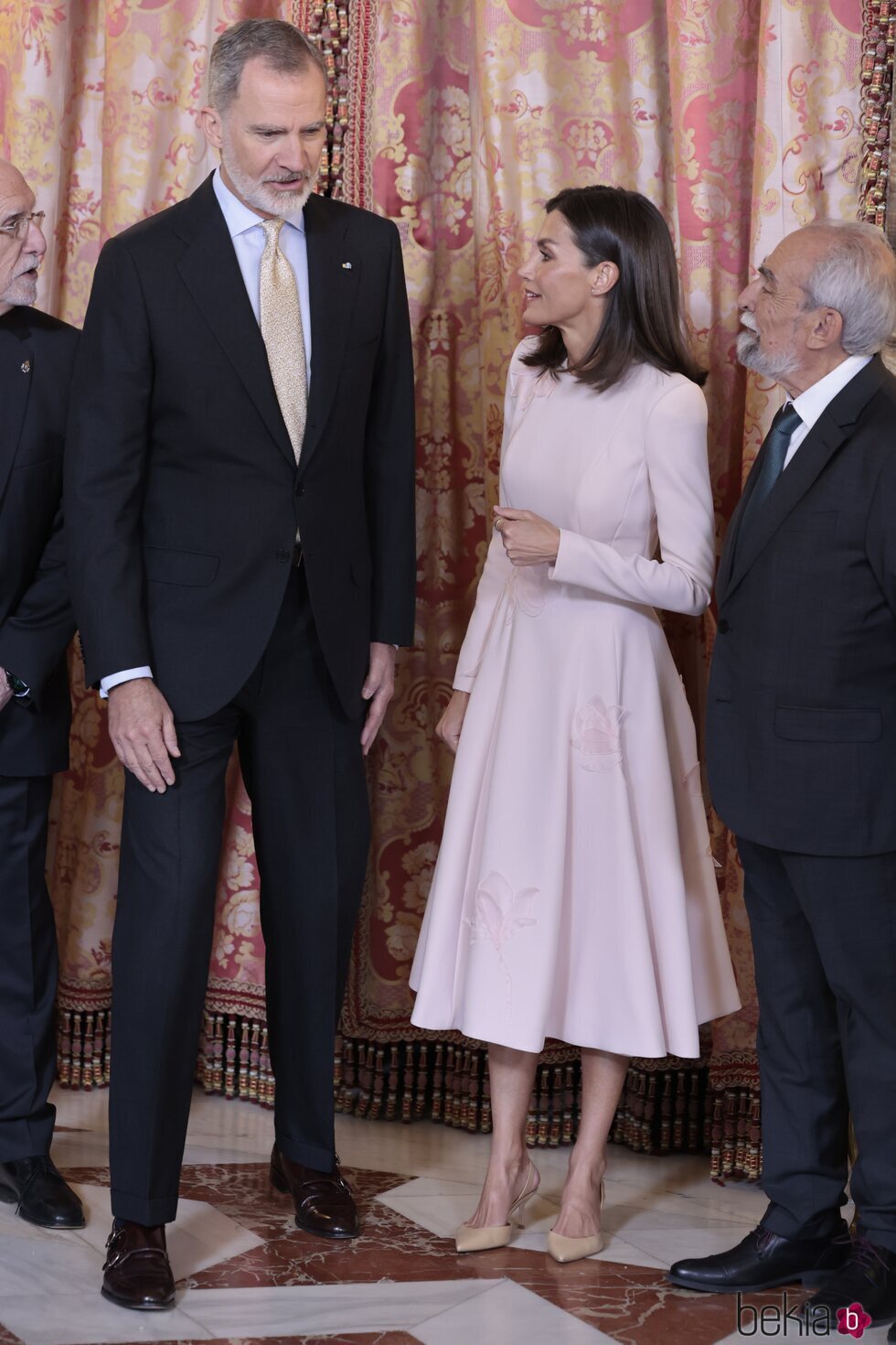 Los Reyes Felipe y Letizia y Luis Mateo Díez en el almuerzo por el Premio Cervantes 2023