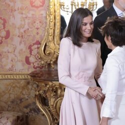 La Reina Letizia y Sonsoles Ónega en el almuerzo por el Premio Cervantes 2023