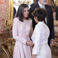 La Reina Letizia y Sonsoles Ónega en el almuerzo por el Premio Cervantes 2023