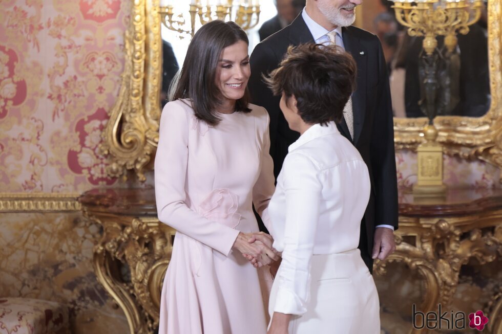 La Reina Letizia y Sonsoles Ónega en el almuerzo por el Premio Cervantes 2023