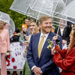 Guillermo Alejandro de Holanda y su hija Alexia de Holanda, muy divertidos en el Día del Rey 2024