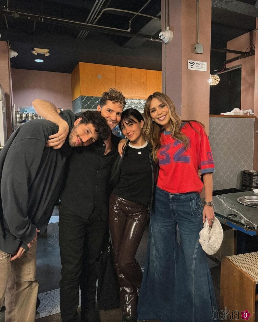 David Bisbal y Rosanna Zanetti con Aitana y Sebastián Yatra en Los Angeles