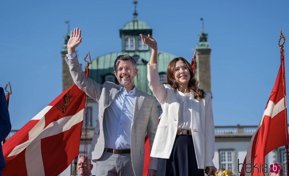 Federico y Mary de Dinamarca en Fredensborg tras su primera mudanza a la Cancillería como Reyes de Dinamarca