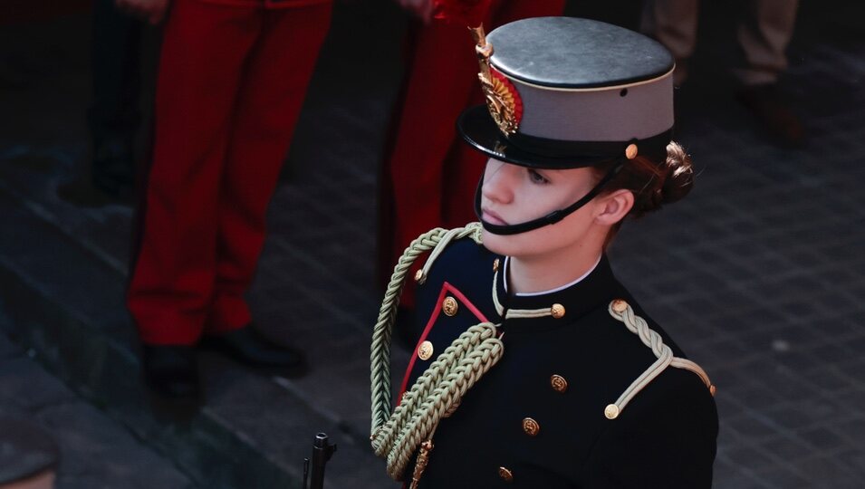 La Princesa Leonor en la jura de bandera del Rey Felipe VI en Zaragoza